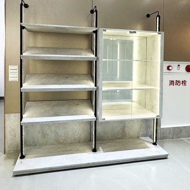 簡約斜面燈柱壁面玻璃櫃展示架SL-3